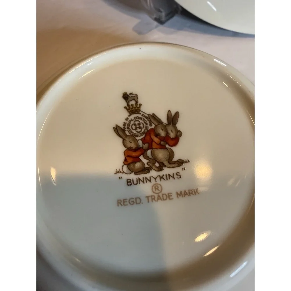 Royal Doulton Bunnykins 4-Piece Child Dinnerware Set Plate Bowl Cup Saucer